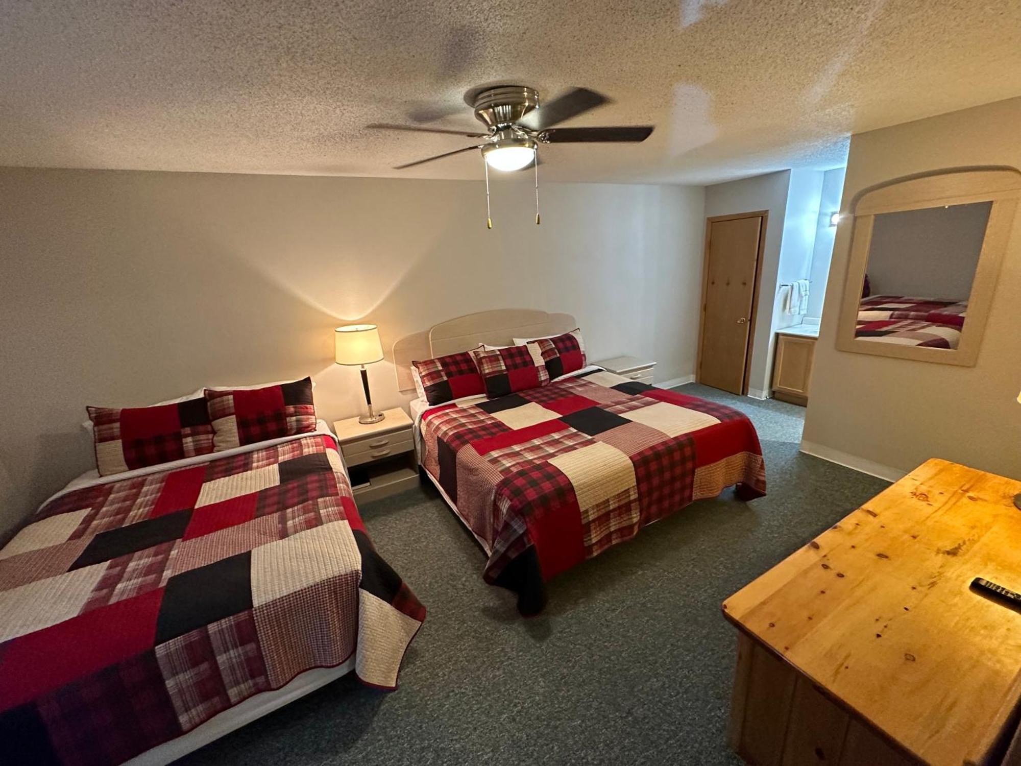 Trails Inn Quadna Mountain Motel & Rv Park Hill City الغرفة الصورة