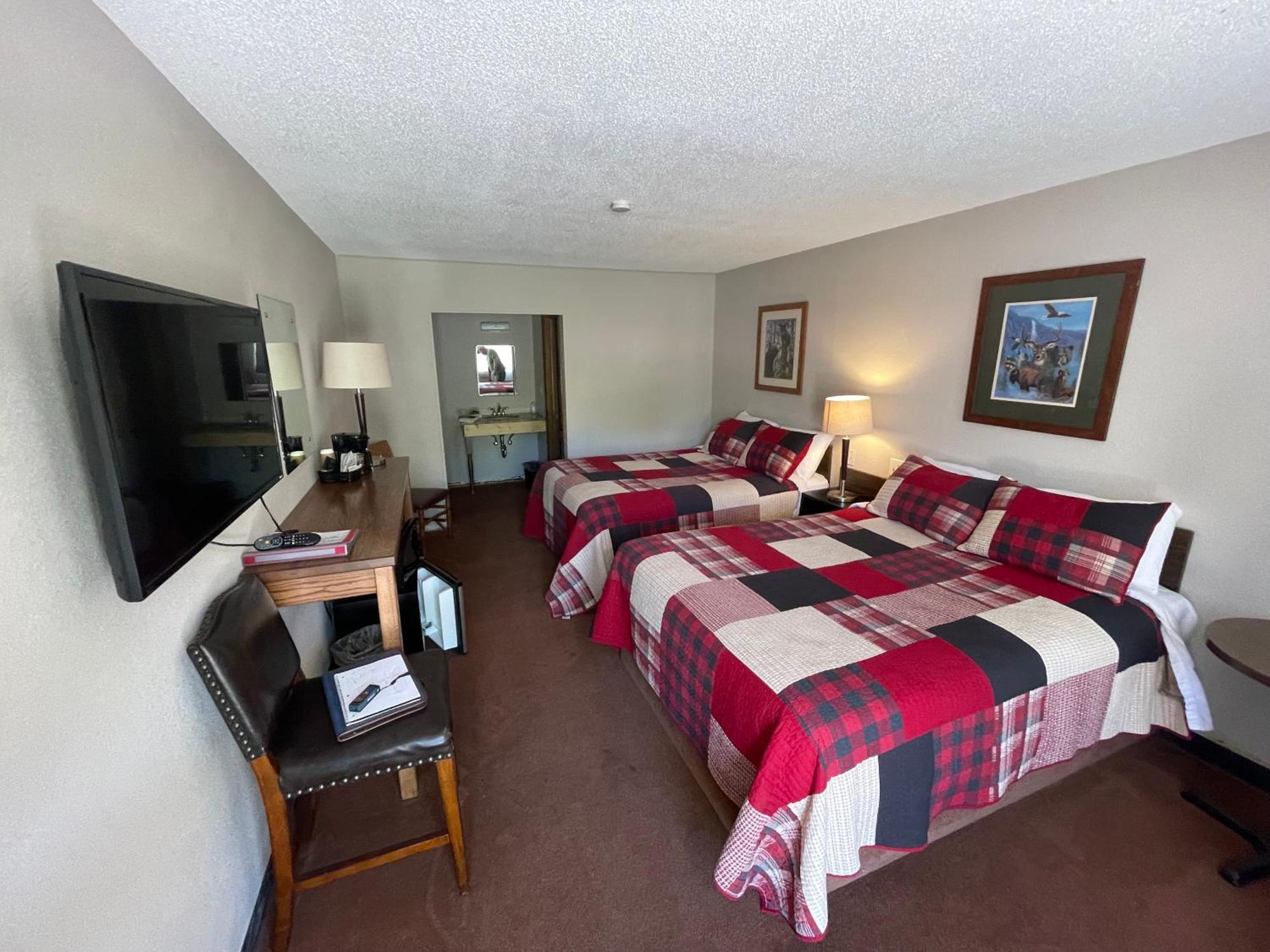 Trails Inn Quadna Mountain Motel & Rv Park Hill City الغرفة الصورة